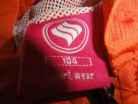 Černo-oranžová souprava, 92