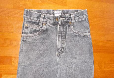 Tmavé rifle yonkey, 140