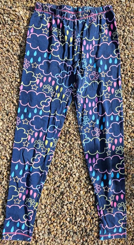 N102	dívčí legíny mraky vel. 152-158, tu,152