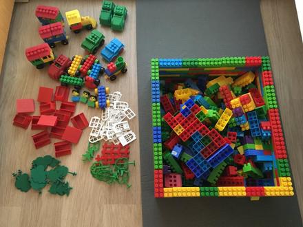 Kostky a lá lego - velká hromada,