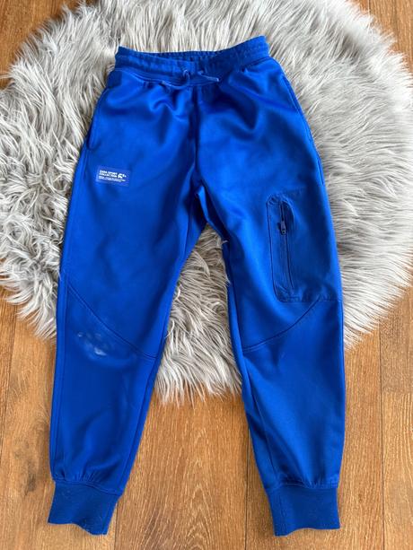 Sportovní tepláky, zara,140