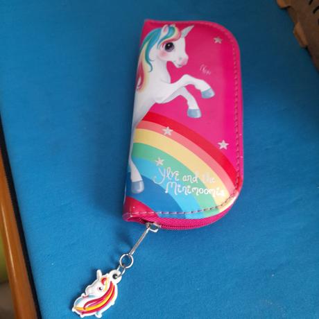 Růžová manikúra jednorožec,