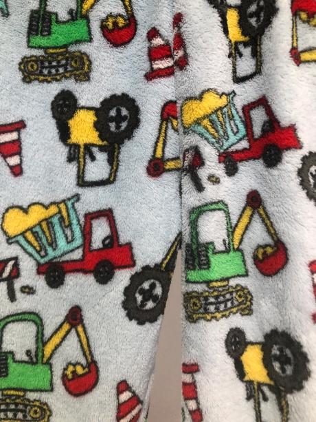Šedé plyšové kalhoty s auty, 104