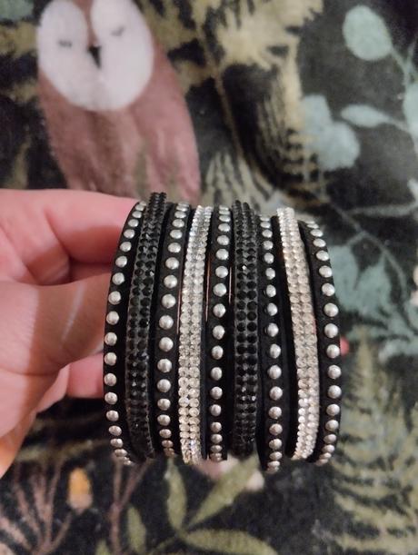 Semišové náramky, 