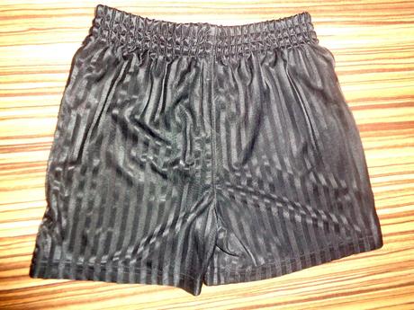 Černé dresíkové šortky, 122