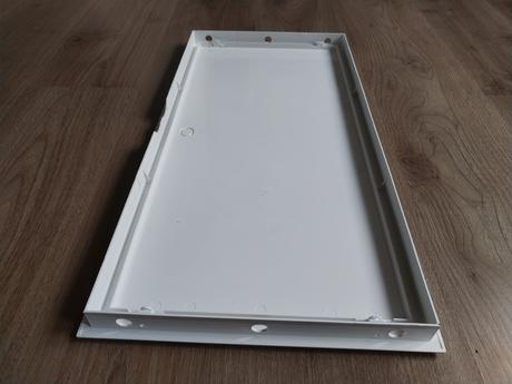 Plastový otvor s dvířky, 