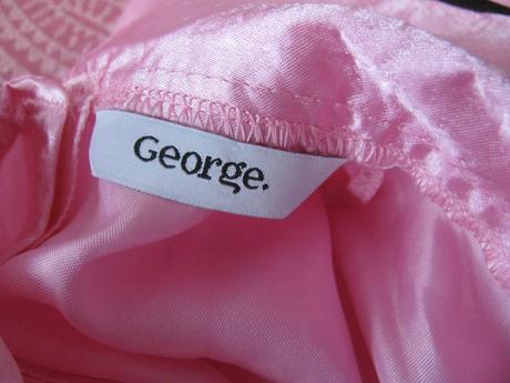 Karnevalový kostým-kosmetička, kadeřnice, 