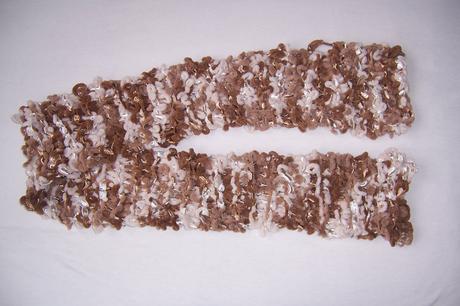 Hnědo bílá šála, 