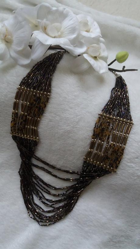 Korálkový náhrdelník / nepřehlédnutelný šperk, 