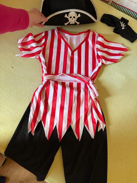 Kostým piráta vel. na 6 let - rozměry přiloženy,