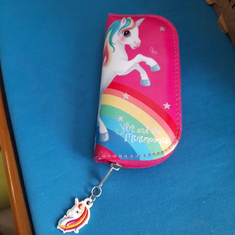 Růžová manikúra jednorožec,