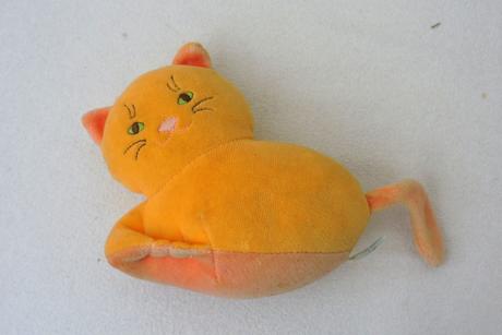 Plyšová kočička chrastící, 