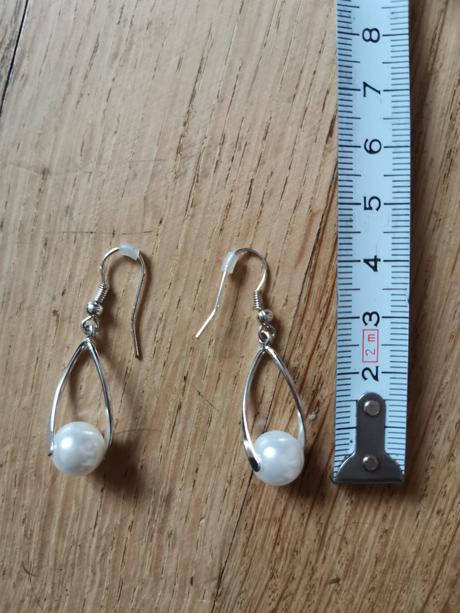 Náušnice bižuterie,