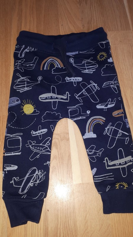 Tepláky s letadly 86 next, next,86