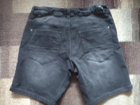 Džínové kraťasy, 48