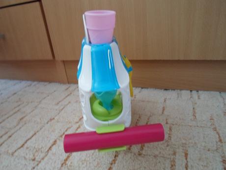 Play-doh pojízdný krámek na zmrzlinu,