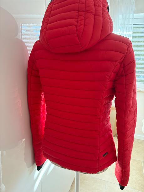 Navahoo s cervena bunda prosivana, s