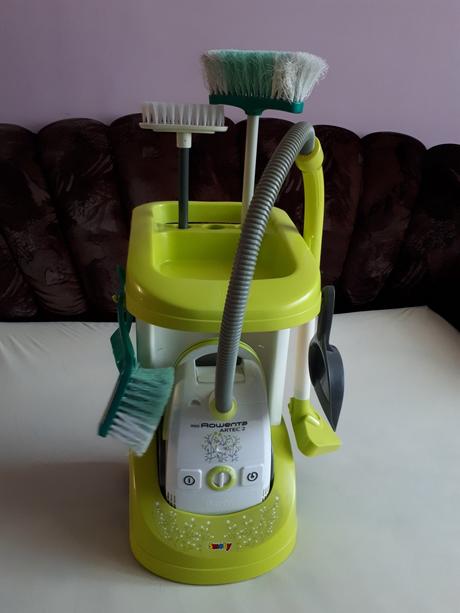 Dětský úklidový vozík s elektronickým vysavačem,