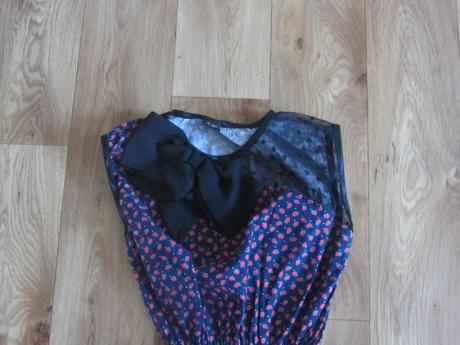 Šaty s jahůdkami, 128