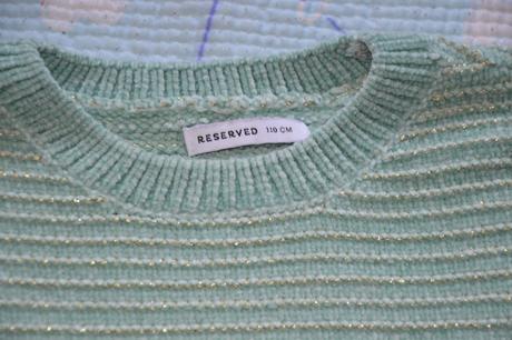 Zelenkavý svetřík se zlatými nitkami reserved, reserved,110