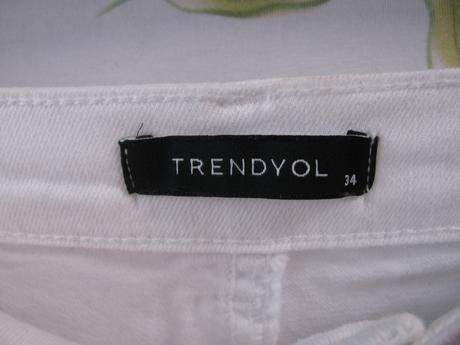 Bílé elastické přiléhavé džíny skiny, 34