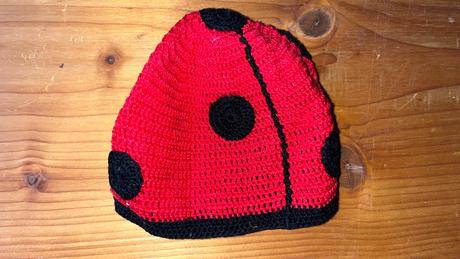 Háčkovaná čepička beruška, <50
