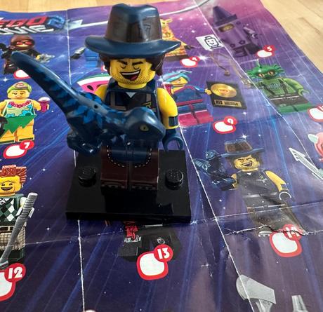 Lego movie 2 minifigures vest friends rex, 