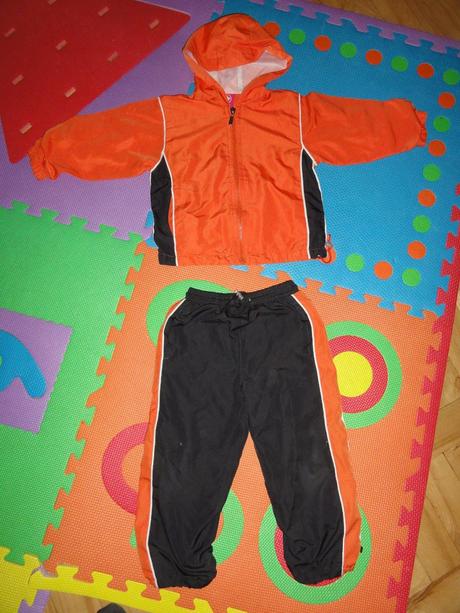 Černo-oranžová souprava, 92