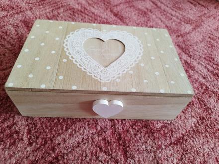 Dřevěná krabička,