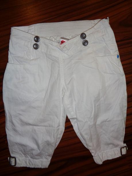 Komplet bílých delších kraťasů a tílka s ananasy, c&a,128