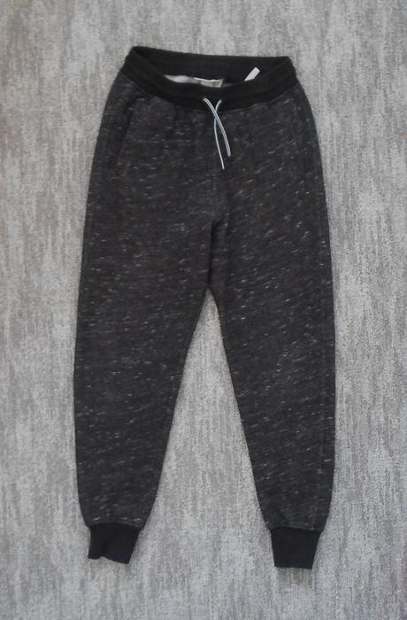 Černé tepláky, h&m,152