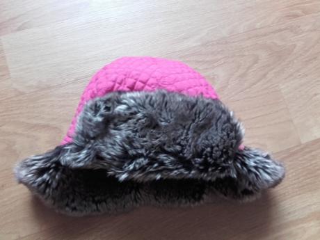 Teplá prešívaná ušianka s kožušinkou, 6-10 r., f&f,128