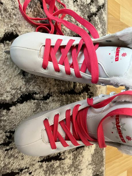 Dívčí brusle, crowned,33