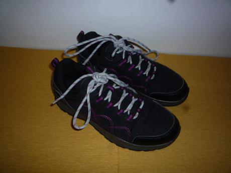 Trekové černé s fialovými drobnostmi boty vel. 37, 37