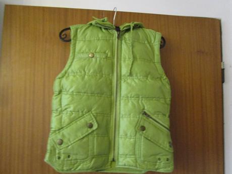 Velmi pěkná, slušivá prošívaná vesta, z c&a, c&a,34