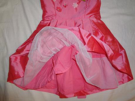 Luxusní lesklé sytě růžové šaty včelka mája, 98