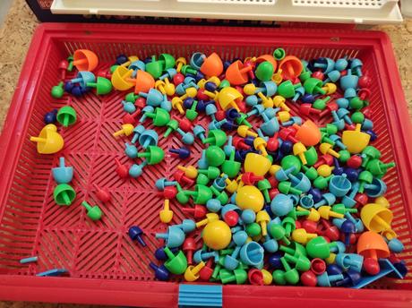 D122 peg art - hříbci,