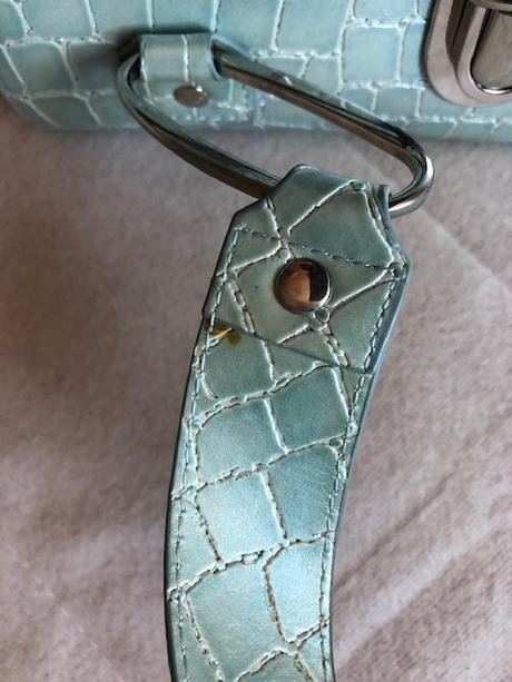 Svetle modra leskla kabelka mango, mango