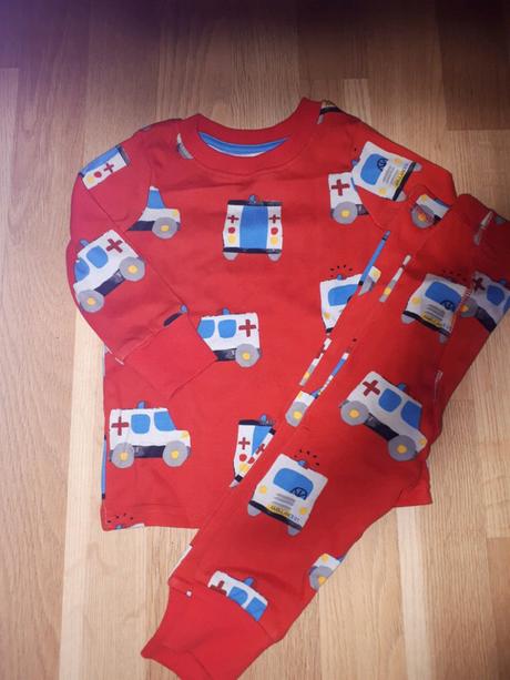 Červené pyžamo 80 next, next,80