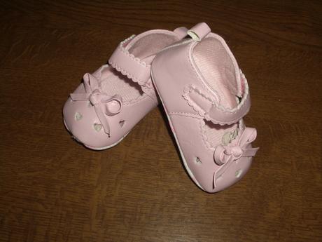 Capáčky 6-12m stélka 11cm nové, 