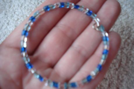 Náramek z korálků,