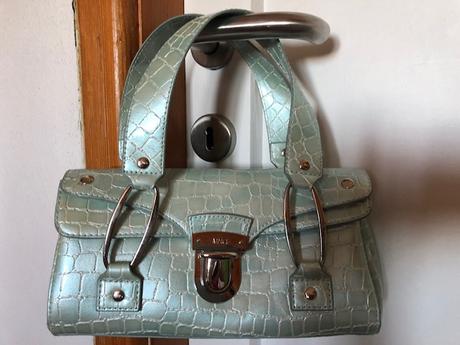 Svetle modra leskla kabelka mango, mango