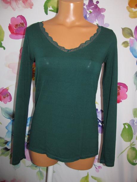 Dámská pružná halenka s krajkovým výstřihem, s