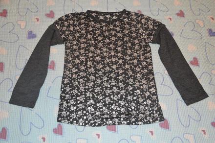 Černé/ tmavě šedé triko s lebkama, stříbrné efekty, 104