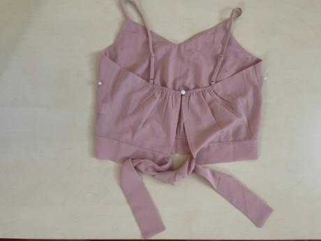 Crop top s našitými perličkami, vel není cca s, mě, s