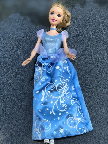 Popelka od mattel panenka + korunka, strevicky, 