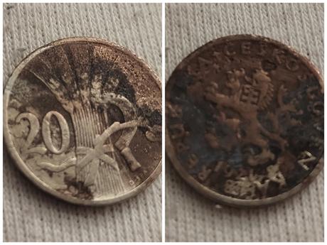14 historických mincí,