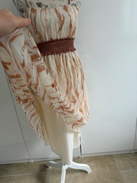 Béžovo-hnědé šaty velikosti s od vila, s