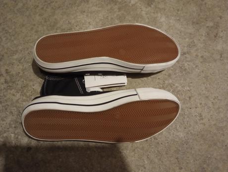 Nové plátěné tenisky, 38