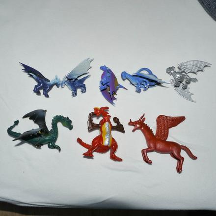 8 figurek draku, 